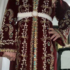 Hand custom-made Red velvet thobe ملكة with beads مخمل
